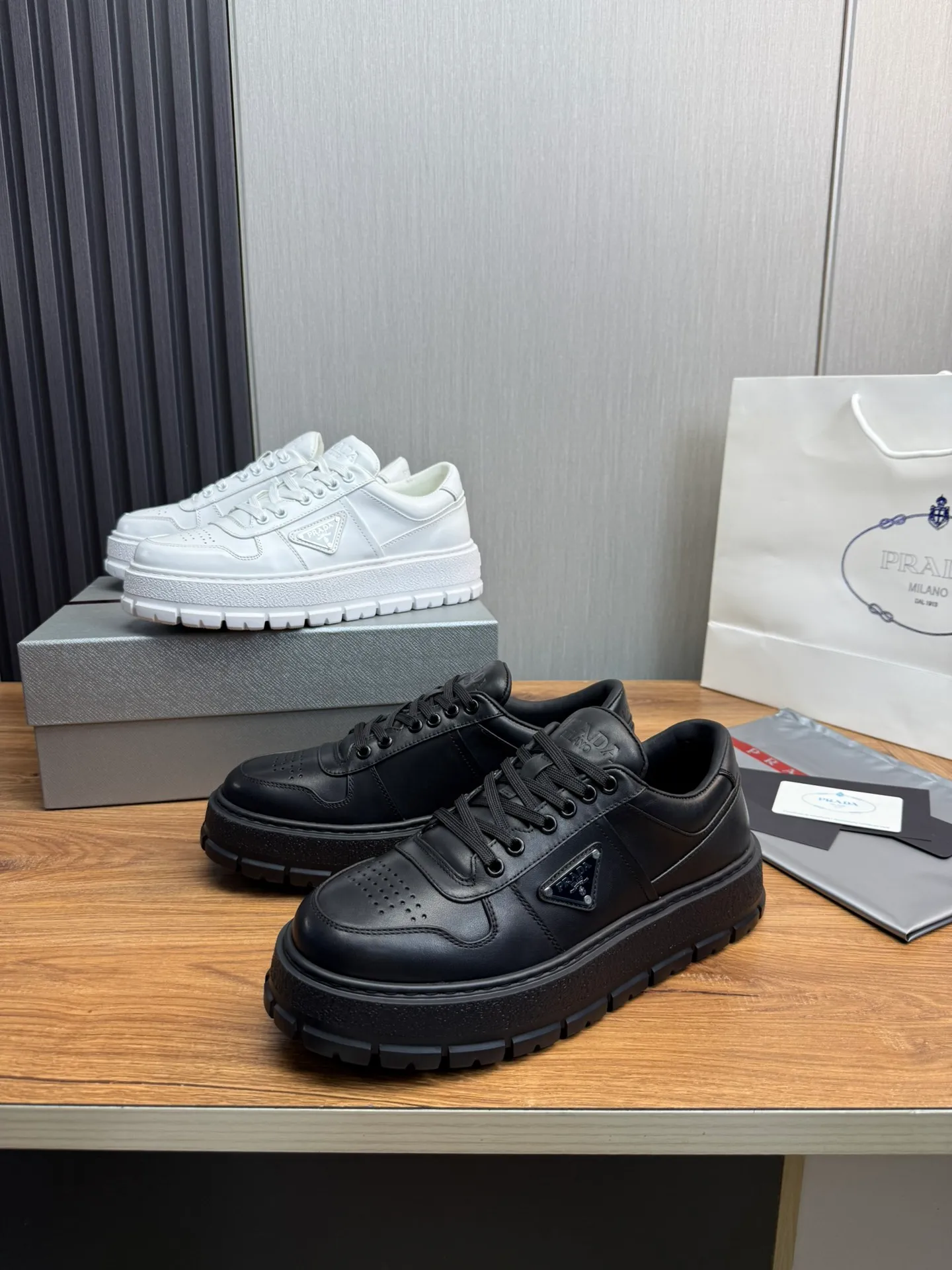 Men's shoes 💰620💰 [PRADA] Autumn and winter hot men's shoes are shipped 👏Official website synchronized ⬆️Original fly-woven cowhide fabric + cowhide lining, 1⃣️:1⃣️reproduction, original sole, 38-45 (45. Customized, non-refundable)